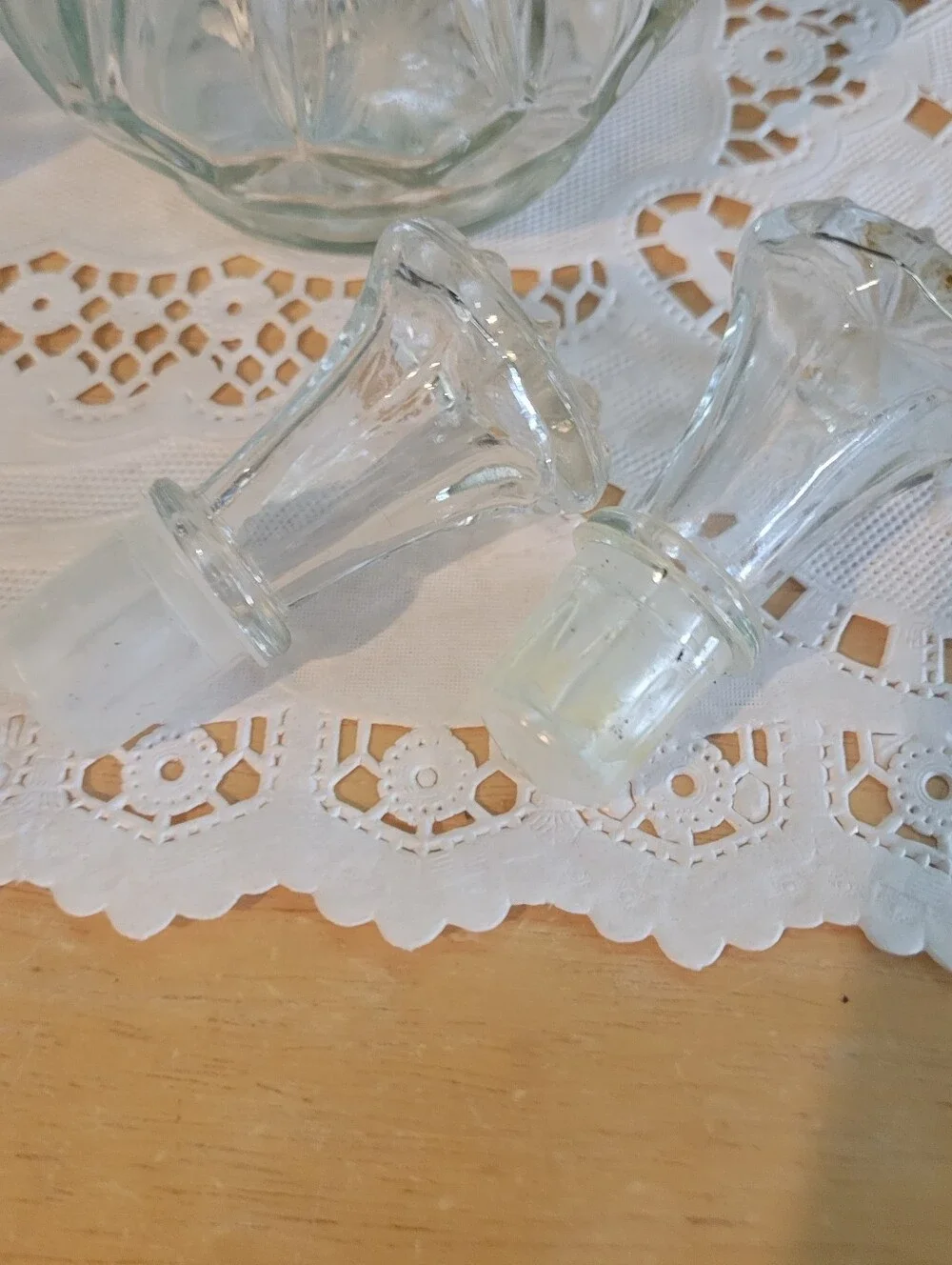 Set Of 2 Clear Glass Oil/Vinegar Decanters With Stoppers EUC